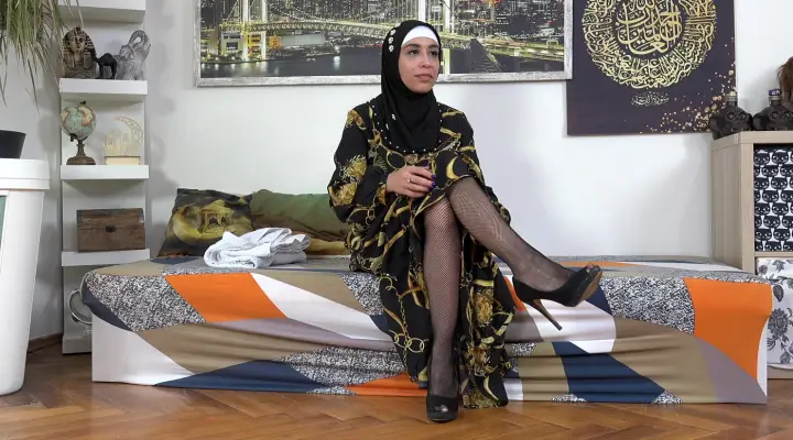 Hot licking muslim pussy